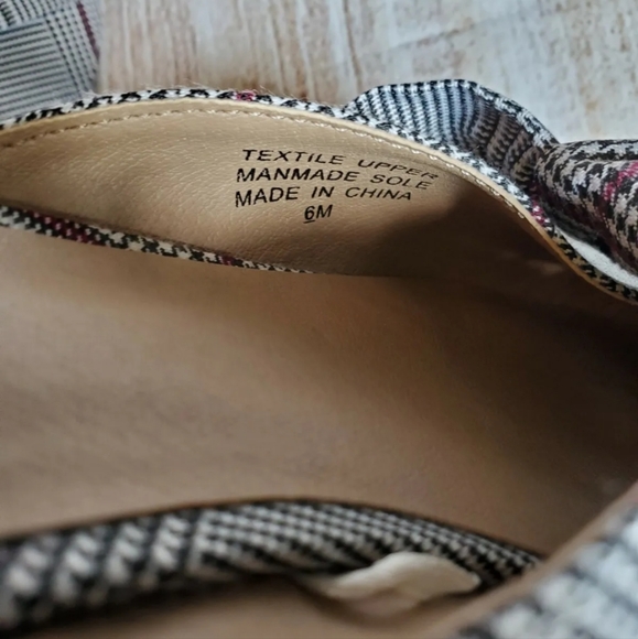 LOFT Plaid Pointed Toe Flats Size 6 - Picture 6 of 6